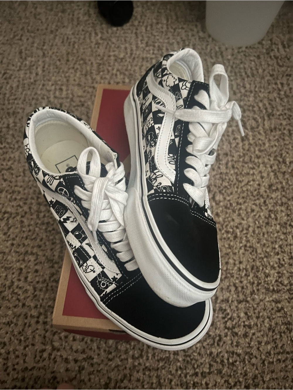 Vans Black & White Graphic Old Skool Sneakers - Picture 2 of 8